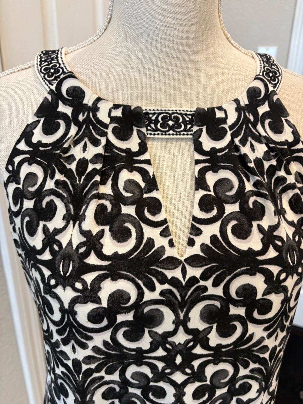 White House Black Market Black and White Keyhole Halter Tank - Picture 2 of 5